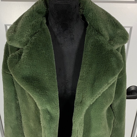 Ashley Women's Green Faux Fur Open Front Jacket Medium - Picture 2 of 11